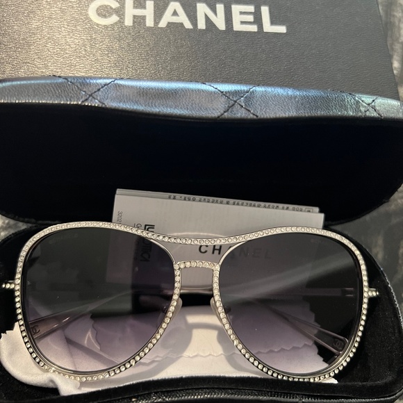 Ladies Chanel Rimmed Aviator Sunglasses - Picture 1 of 6